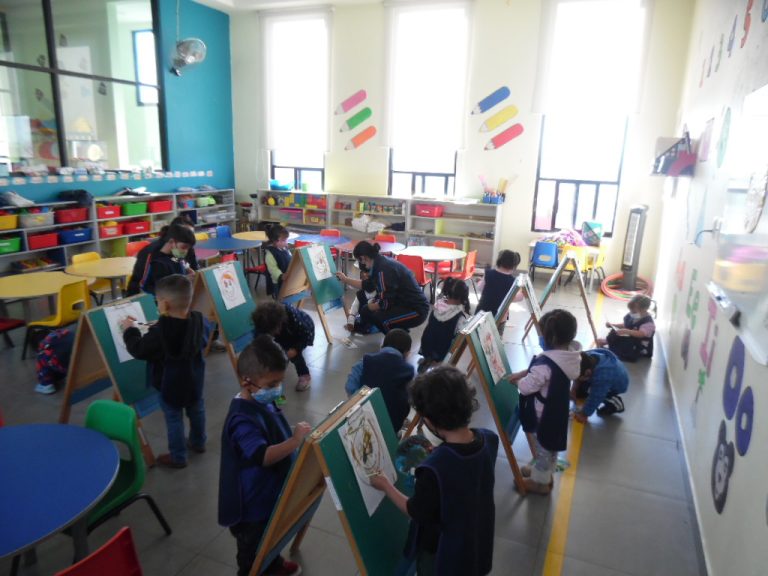 ACTIVIDAD ARTISTICA EN LA SALA DE MATERNAL B (2 años 4 meses a 2 años 11 meses)
